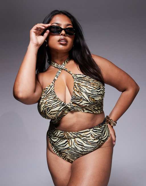 Top de bikini con estampado animal y escote cruzado con aberturas Gia de ASOS DESIGN Curve