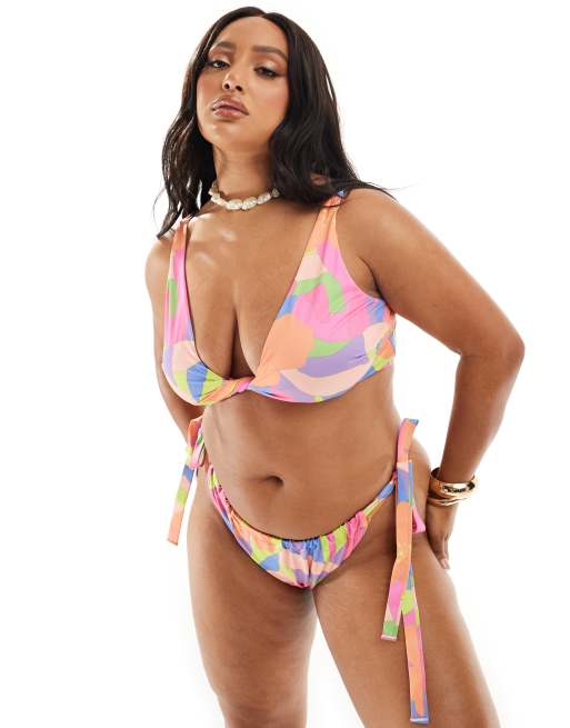 Top de bikini con estampado floral abstracto y escote palabra de honor de ASOS DESIGN Curve, 4 de 4
