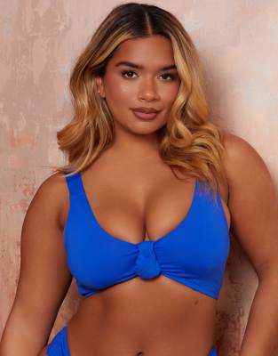 Top de bikini de copas grandes azul cobalto con detalle anudado de Wolf & Whistle x Natalie Gessey - view 1
