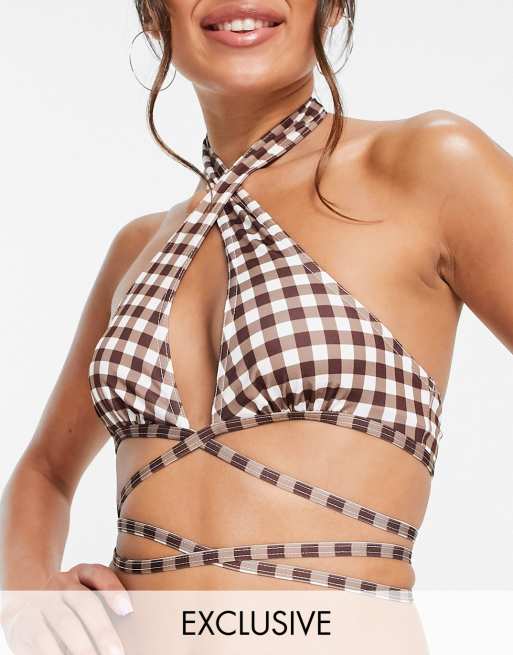 Top de bikini de cuello halter a cuadros vichy marrones de COLLUSION - BROWN