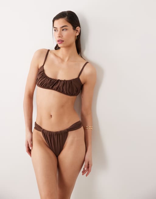 Top de bikini marrón chocolate fruncido y estrecho de Miss Selfridge, 4 de 4