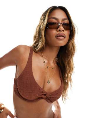 Top de bikini marrón fruncido con detalle retorcido de Abercrombie & Fitch (parte de un conjunto)
