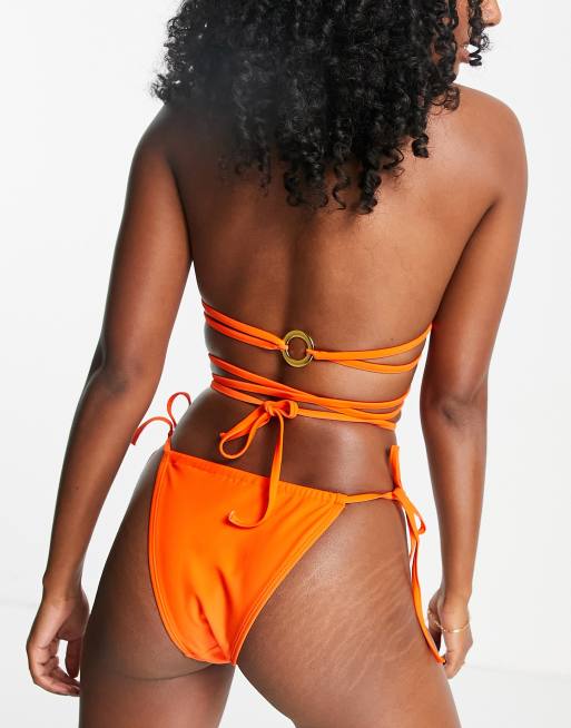 Top de bikini naranja atardecer triangular con diseño envolvente y detalle de anilla exclusivo de Public Desire, 2 de 4