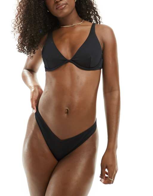 Top de bikini negro con aros de canalé de Hollister (parte de un conjunto)