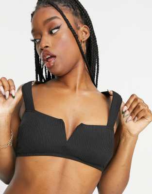 Top de bikini negro con escote en pico y textura arrugada de Pimkie