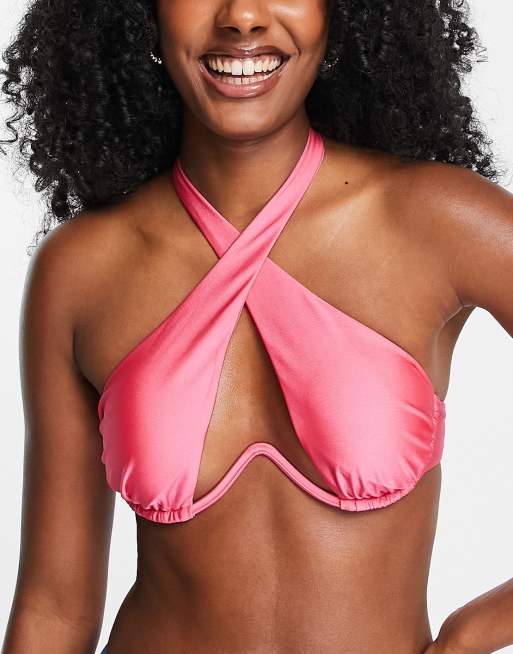 Top de bikini rosa luminoso con cuello halter cruzado y aros de River Island