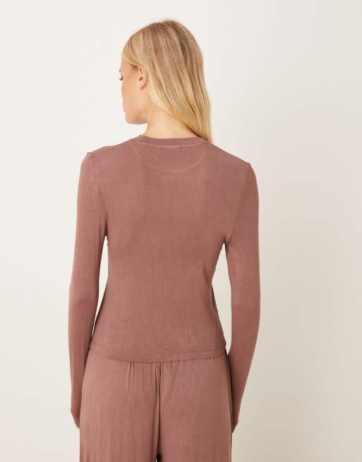 Top de estar por casa marrón de manga larga con acabado cepillado suave de ASOS DESIGN, 4 de 4