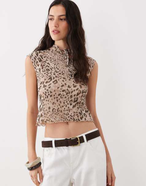 Top de manga corta con cuello mao anudado y estampado animal de Miss Selfridge - view 1