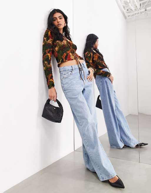 Top de manga larga con estampado de manchas y lazada delantera de tejido rugoso de ASOS EDITION, 2 de 4