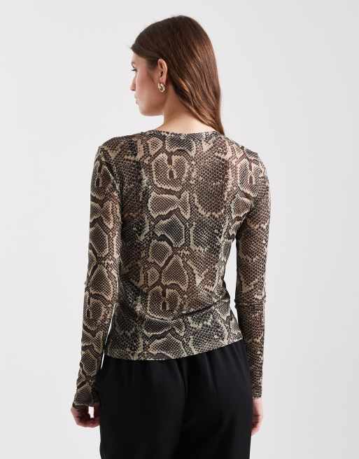 Top de manga larga con estampado de serpiente de malla transparente de Vero Moda, 4 de 4