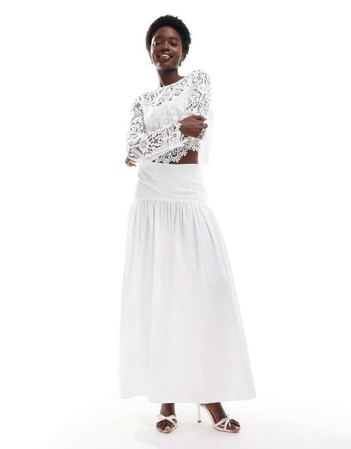 Top de novia corto blanco con capa superior de encaje y borde festoneado de TFNC, 2 de 4