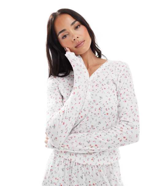 Top de pijama abotonado con estampado de florecitas de Daisy Street - view 1
