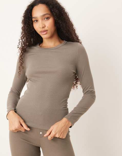 Top de pijama beis grisáceo de manga larga con cuello redondo de canalé de Mango - view 1