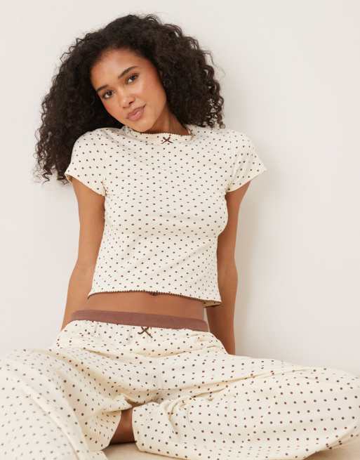 Top de pijama color crema de manga corta con estampado de lunares marrones Mix & Match de ASOS DESIGN
