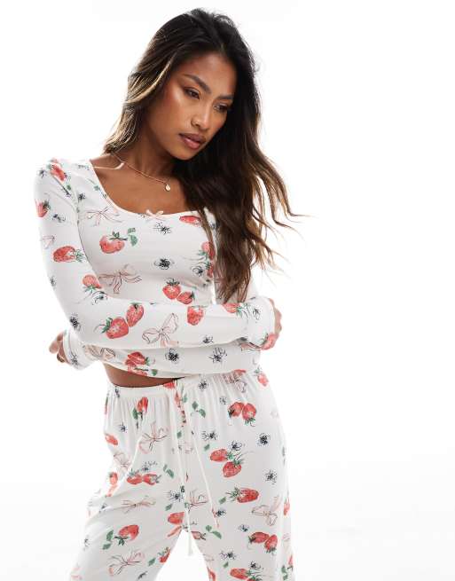 Top de pijama de manga larga con escote cuadrado y estampado de lazos y fresas Mix & Match exclusivo de Kaiia (parte de un conjunto) 