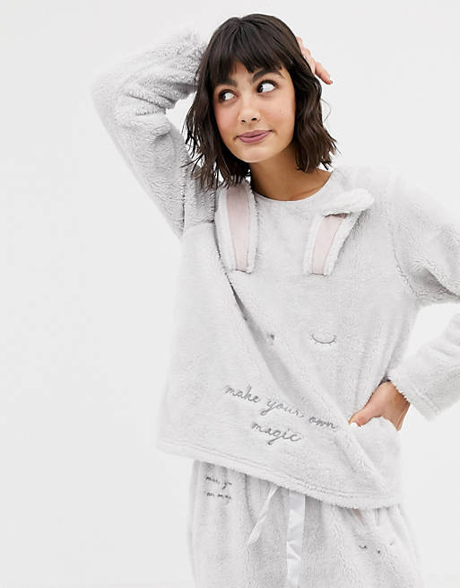 de pijama de polar con diseño de conejo en gris de Oysho | ASOS
