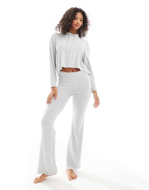 Top de pijama gris de manga larga con capucha de tejido muy suave de Cotton On, 4 de 4