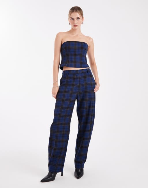 Top de sastre azul a cuadros con escote palabra de honor de ASOS DESIGN (parte de un conjunto), 2 de 4