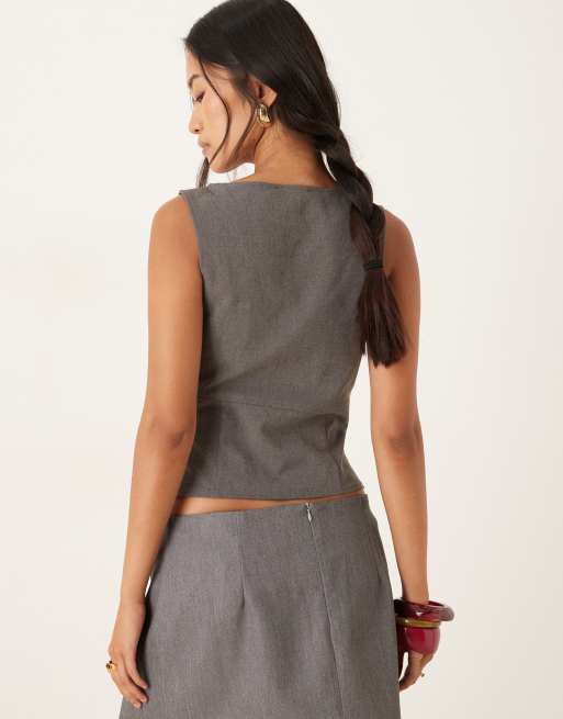 Top de sastre gris carbón escotado Salpa de Motel, 4 de 4
