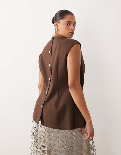 Top de sastre marrón chocolate con detalle de botón y cintura entallada de ARRANGE Curve, 2 de 4