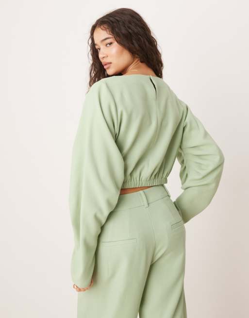 Top de sastre verde con detalle plisado en las mangas de ASOS DESIGN (parte de un conjunto), 4 de 4
