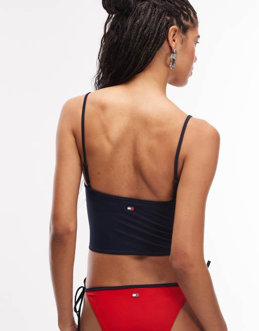 Top de tankini azul marino con estampado de bandera Archive de Tommy Hilfiger, 2 de 4