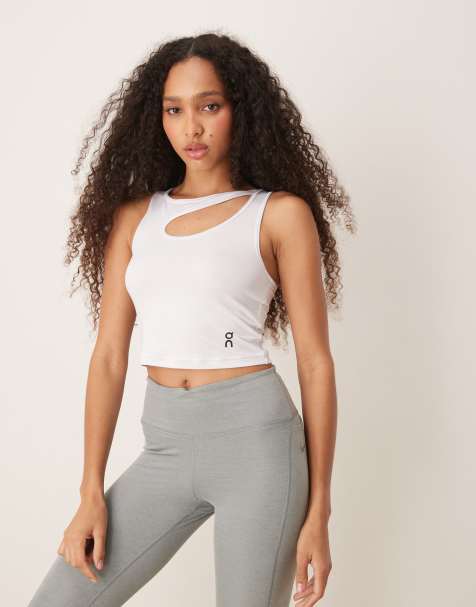 Top deportivo blanco con abertura Studio de ON - view 1