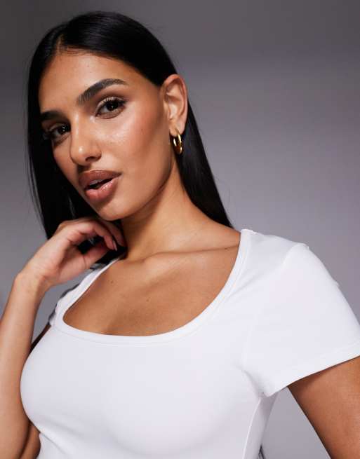 Top deportivo blanco con mangas de casquillo y cuello cuadrado de 4505, 3 de 4