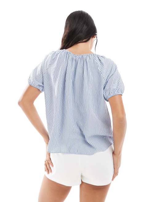 Top elegante a rayas azules de New Look, 2 de 4