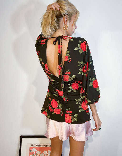 Top escotado con cuello de pico y manga estilo kimono con estampado de rosas de ASOS DESIGN, 2 de 4
