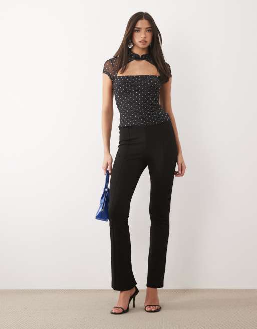 Top estampado con estampado de lunares, abertura y botón con presilla de malla de ASOS DESIGN, 4 de 4