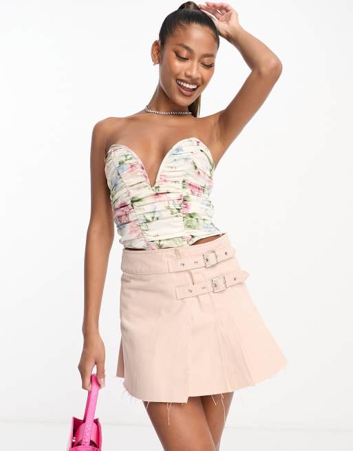 Top estilo corsé palabra de honor fruncido con estampado floral y escote pronunciado de ASOS DESIGN 