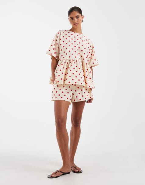 Top extragrande de manga corta con estampado de lunares y sobrefalda de ASOS DESIGN - view 1