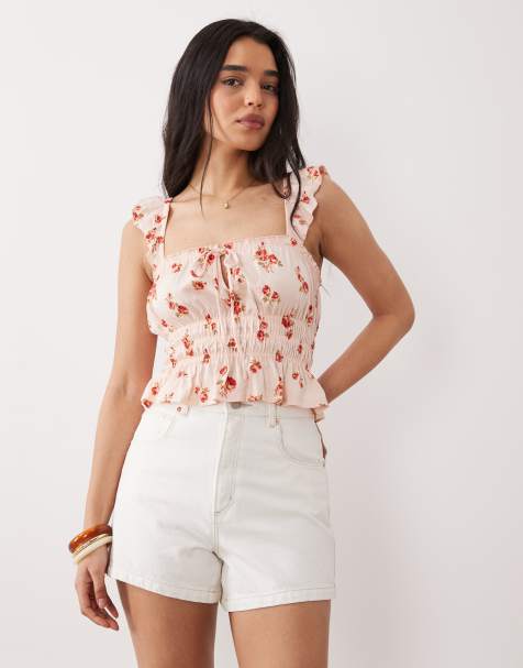 Top fruncido con estampado de florecitas y volantes en los tirantes de Miss Selfridge - view 1