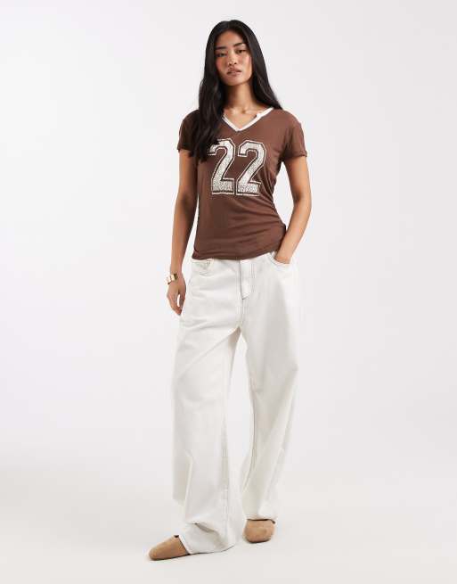Top fruncido de manga corta con estampado gráfico "22" de ASOS DESIGN, 2 de 4