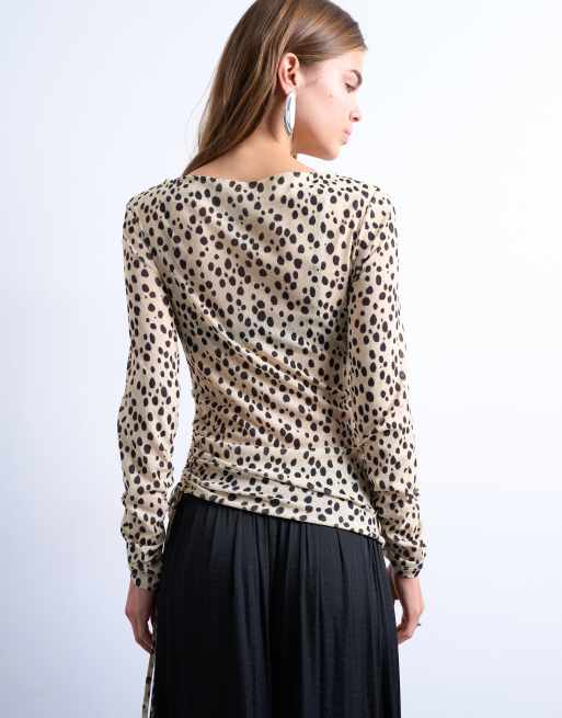 Top fruncido de manga larga con estampado animal de Topshop, 4 de 4