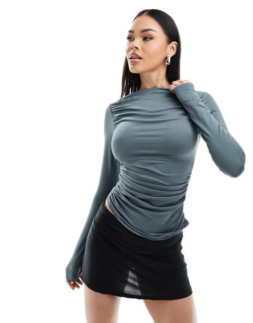 Top gris carbón ceñido y fruncido con cuello barco de ASOS DESIGN