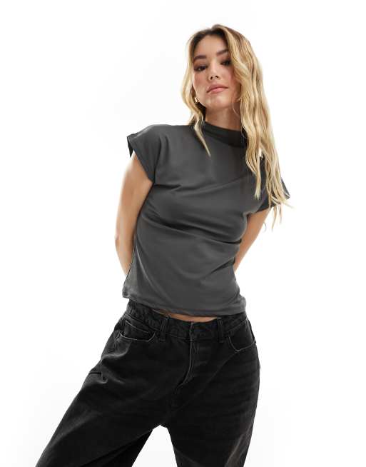 Top gris carbón con mangas de casquillo y cuello alto de Pimkie