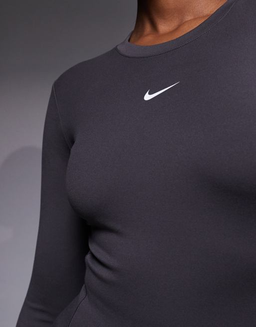 Top gris entallado de manga larga Dri-FIT de Nike One Training, 3 de 4