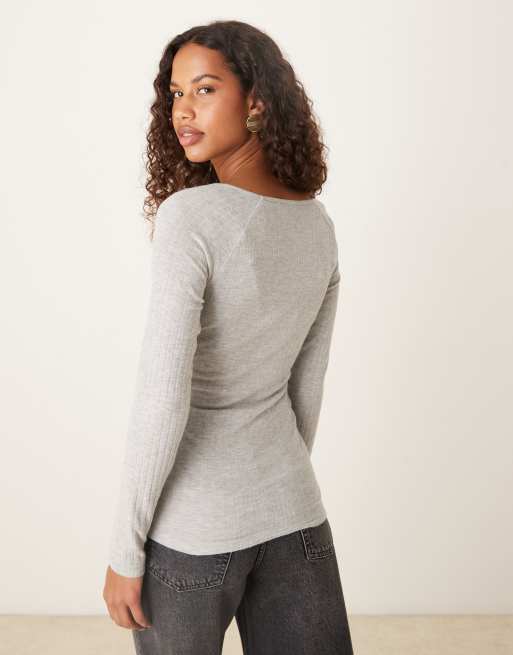 Top gris jaspeado de manga larga con cuello de pico de canalé cepillado muy suave de ASOS DESIGN, 4 de 4