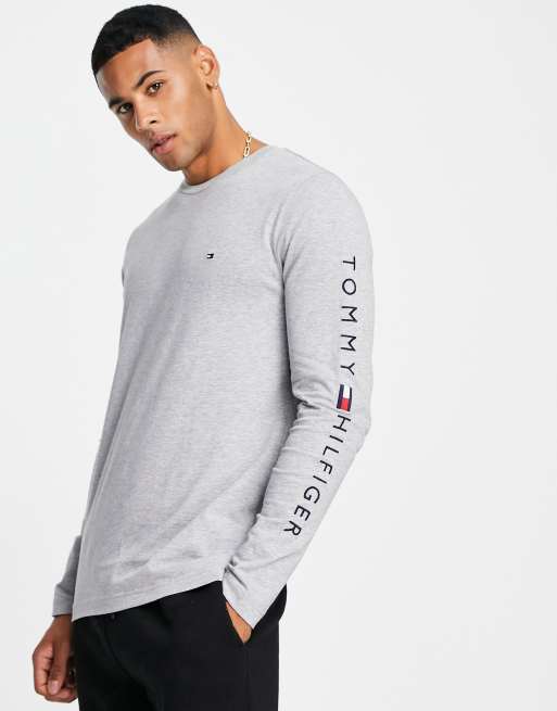 Top gris jaspeado de manga larga con logo de bandera de Tommy Hilfiger 