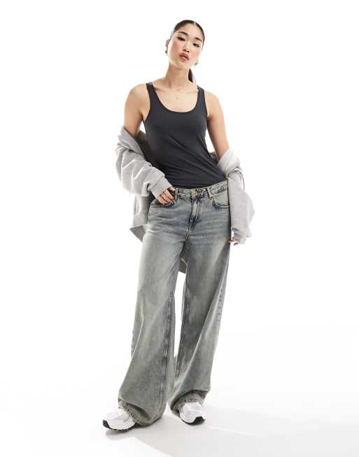 Top gris oscuro alargado de tirantes de Vero Moda, 4 de 4