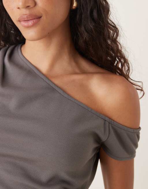 Top gris oscuro con escote Bardot fruncido de punto de sarga de ASOS DESIGN, 2 de 4