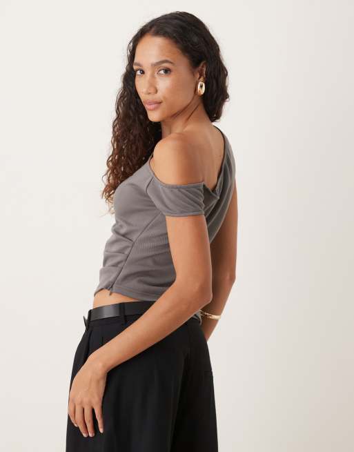 Top gris oscuro con escote Bardot fruncido de punto de sarga de ASOS DESIGN, 3 de 4