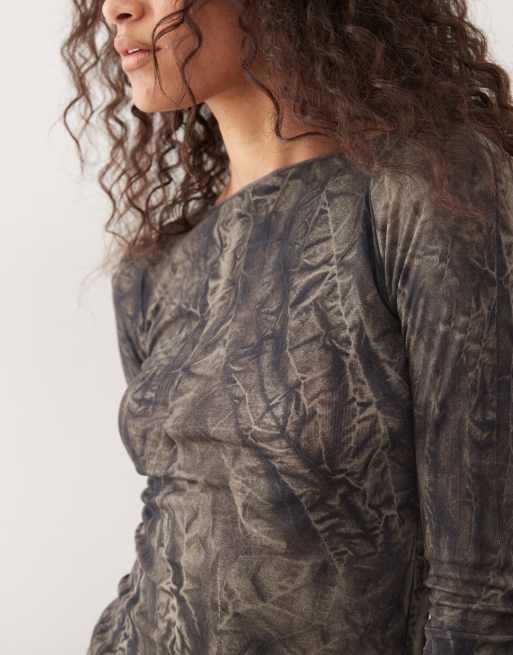 Top gris oscuro estampado de manga larga con cuello barco de tejido rugoso de Weekday, 3 de 4