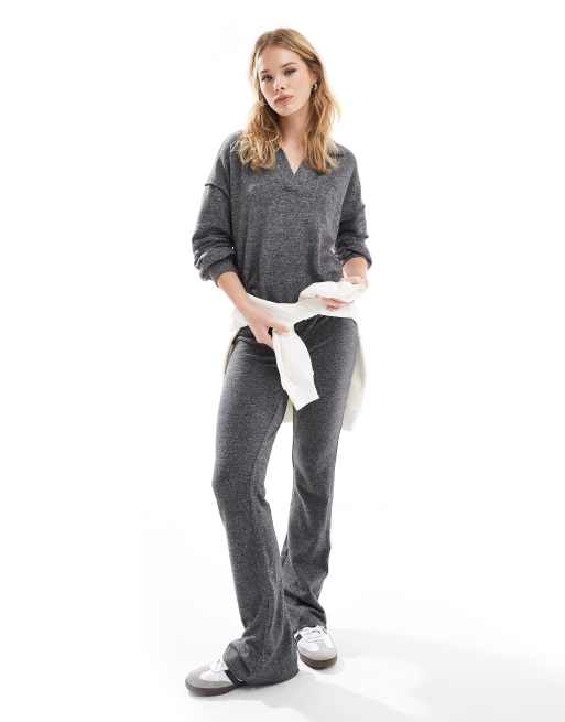 Top gris oscuro melange con cuello tipo polo de tejido muy suave de Vero Moda (parte de un conjunto), 2 de 4