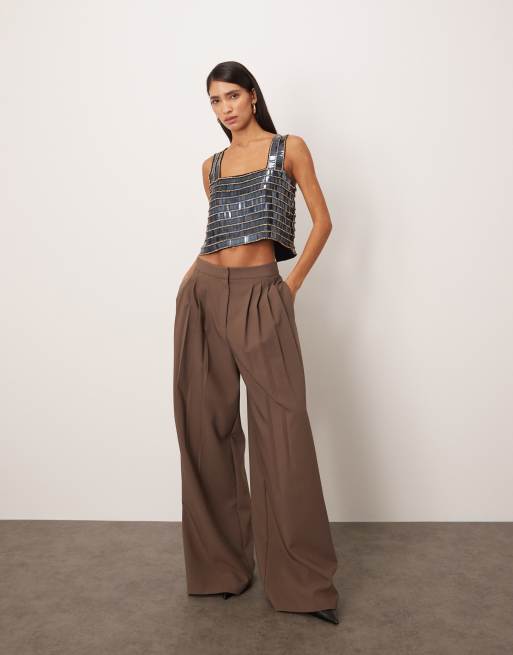 Top gris plomo suelto con cuello cuadrado y diseño lineal de abalorio de ARRANGE, 3 de 4