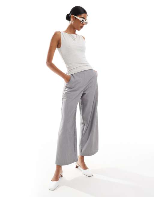 Top gris sin mangas con cuello barco de Abercrombie & Fitch, 2 de 4