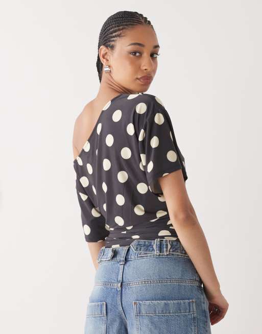 Top holgado con estampado de lunares y escote Bardot de COLLUSION, 3 de 4