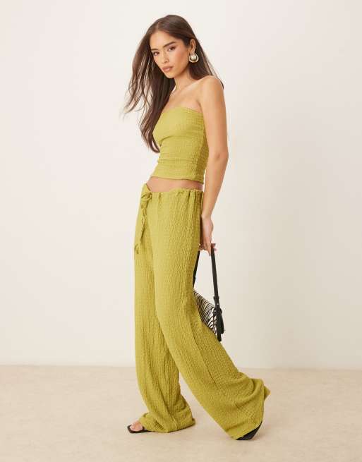 Top largo verde oliva con escote palabra de honor de tejido texturizado de ASOS DESIGN (parte de un conjunto), 2 de 4